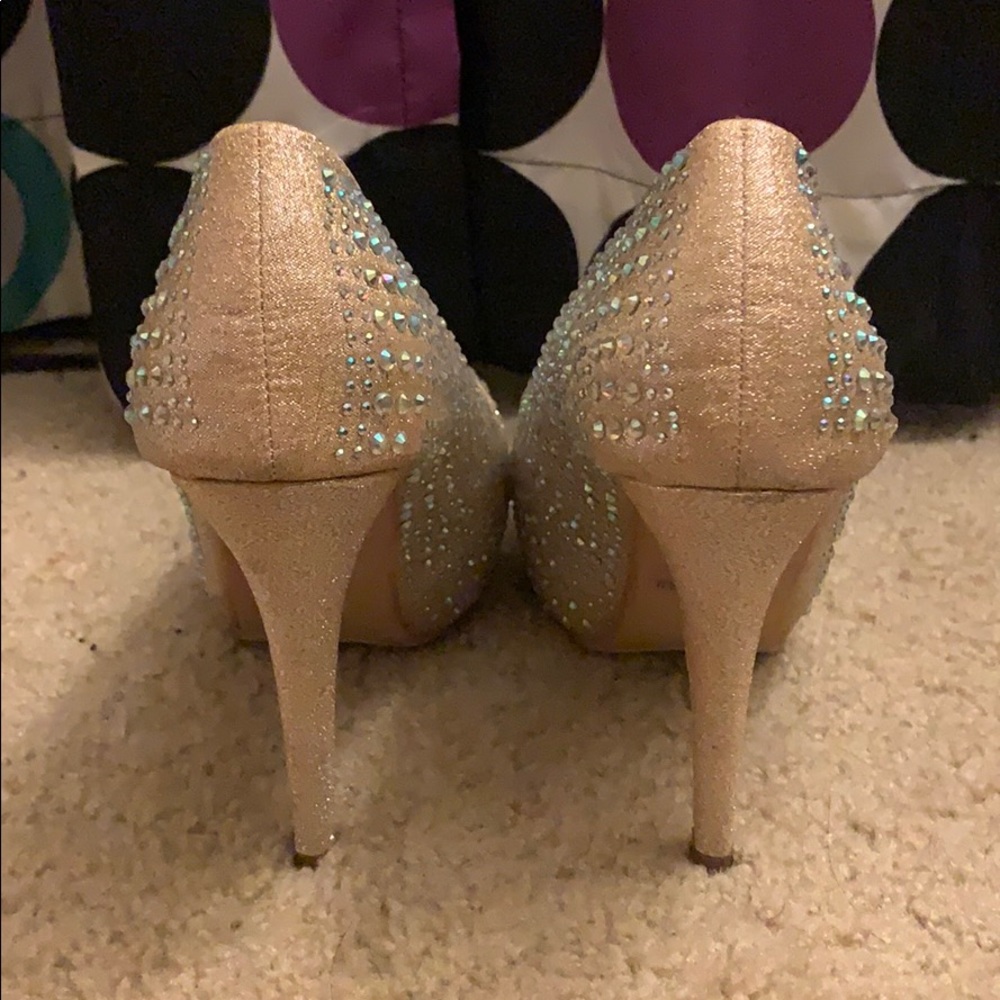 Women’s Heel - Picture 2 of 2